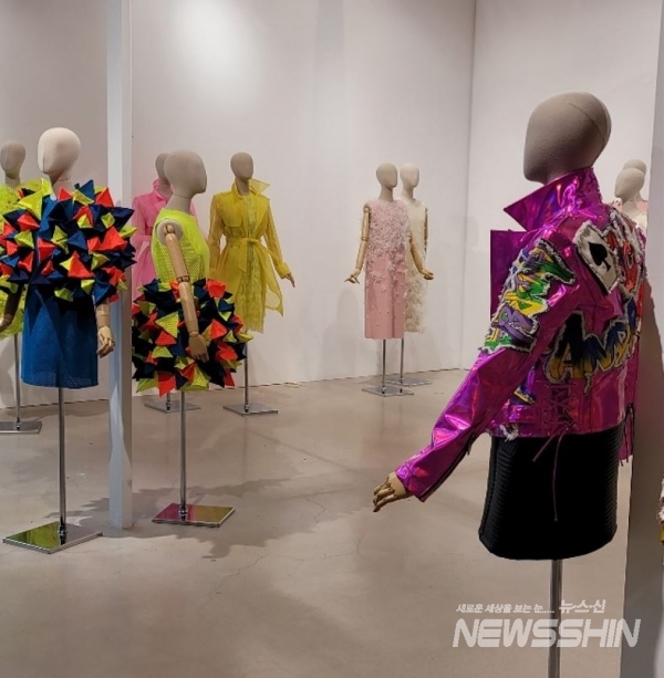 【뉴스신】 장안대학교 스타일리스트과가 ‘2022 평화로 꽃이 피다’ VR 패션쇼룸에 참여했다(사진=장안대학교 제공)
